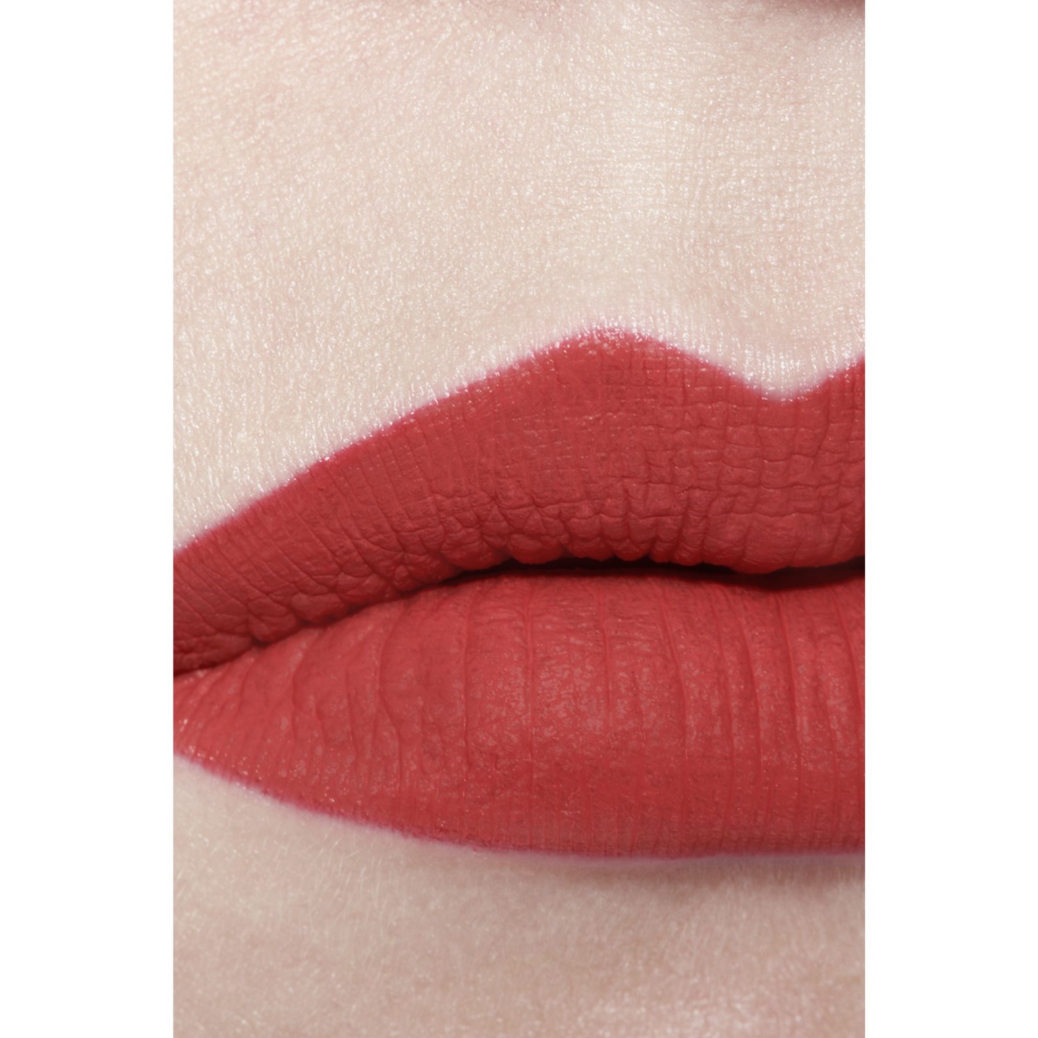 LA BARRA DE LABIOS LÍQUIDA MATE INTENSA DE LARGA DURACIÓN